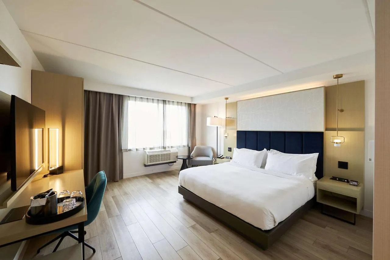 Bloom Mississauga, Tapestry Collection By Hilton Hotel