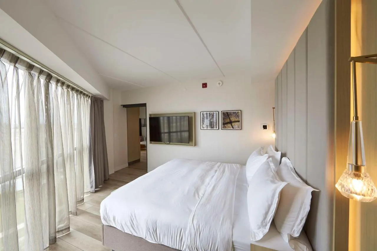 ****  Bloom Mississauga, Tapestry Collection By Hilton Hotel Canada