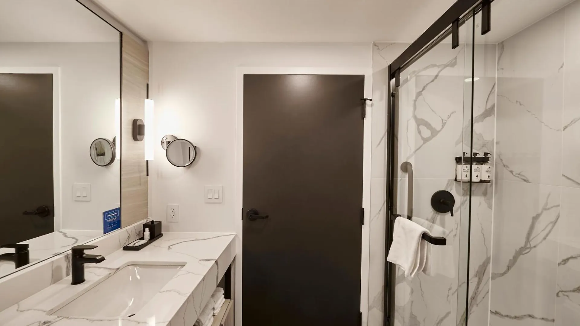 Bloom Mississauga, Tapestry Collection By Hilton Hotel Canada